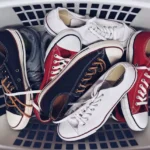 Koleksi sneakers beragam warna siap dicuci di laundry sepatu